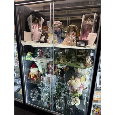 Booth 13 currently occupied by consignor DE069