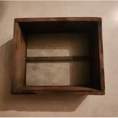 Primitive sifter box