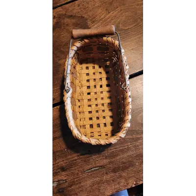 Primitive basket w/ wire handle
