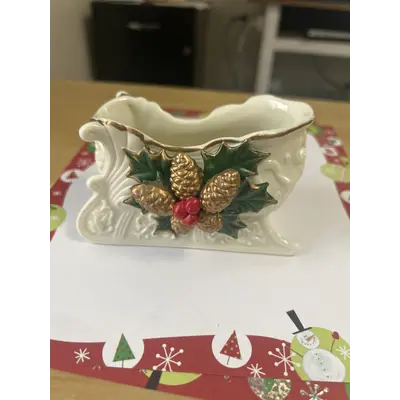 alert with pine cones