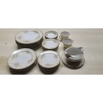 31pc Meito China Burbank Collection Dinnerware