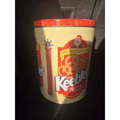 keebler pretzel tin
