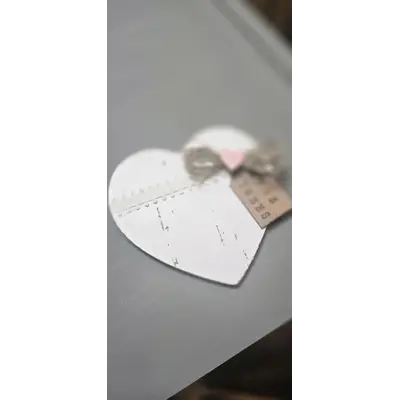 Distressed Heart Hugs Kisses Valentine's Decor