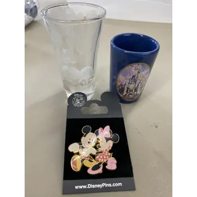 Disney shot glass - 2 pack with Pin