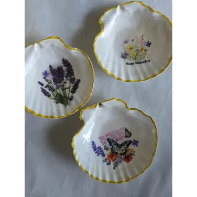 Seashell trinket/jewelry tray- vase w/ flowers