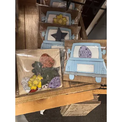 Interchangeable tile for bases