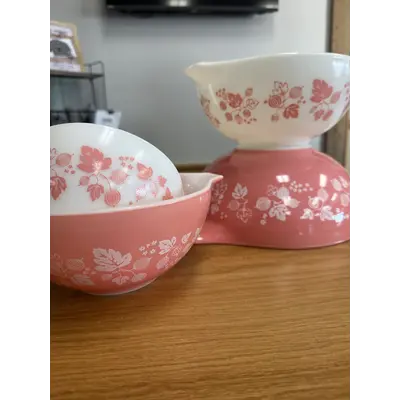 Pyrex "Gooseberry" Cinderella nesting mixing bowl set