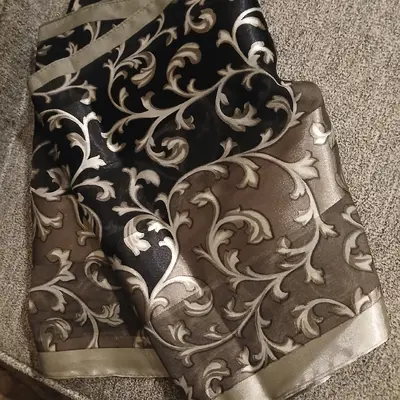Vintage Elaine Gold Collection silver and black scarf