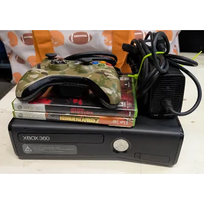 XBOX 360 4gb console 1 controller 2 games used works tested