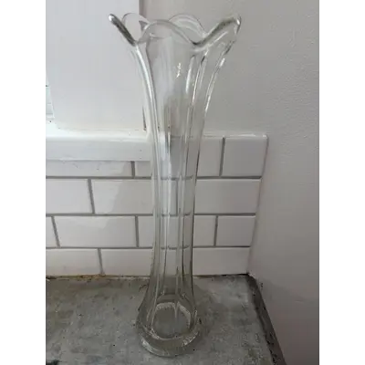 Vase medium scallop edge
