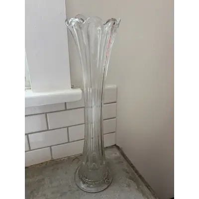 Vase tall petal edge