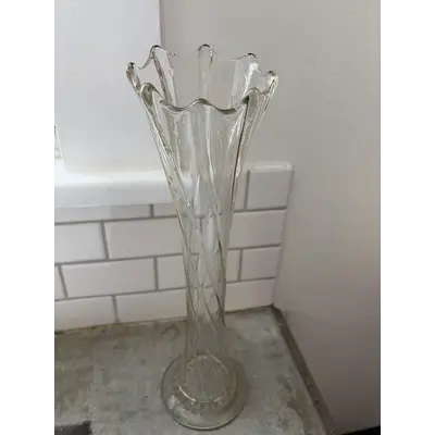 Vase, skinny spiral design medium