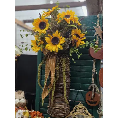 Grapevine wall basket with sunflowers