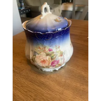 Floral jar with lid