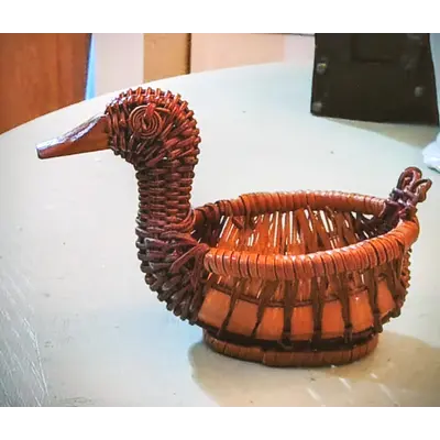 Vintage Small Wicker Duck Basket kw