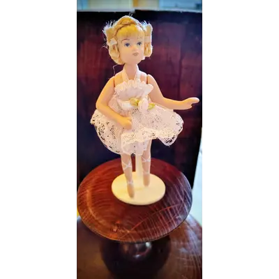 Vintage Jointed Porcelain Ballerina & Stand kw