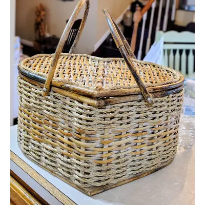 Vintage Large Heart Shaped Basket, Hinged Lid kw Lid kw