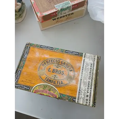Vintage cigar box perfecto Garcia bros.